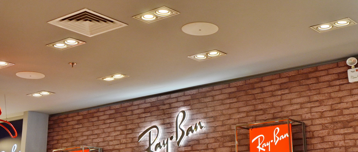 Ray?Ban 宏伊国际广场店——腾博官网 CIS 商用安装系统的经典应用